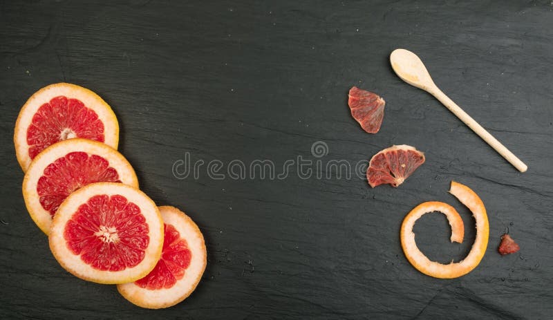 Toranja vermelha com casca alaranjada imagem de stock royalty free