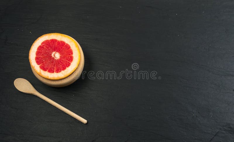 Toranja vermelha com casca alaranjada foto de stock