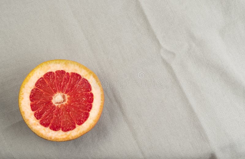 Toranja vermelha com casca alaranjada imagem de stock