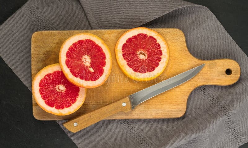 Toranja vermelha com casca alaranjada foto de stock royalty free