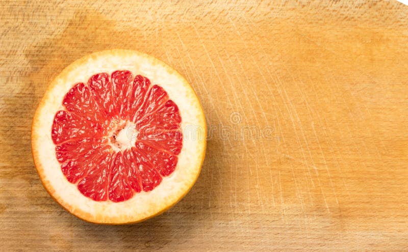 Toranja vermelha com casca alaranjada foto de stock royalty free