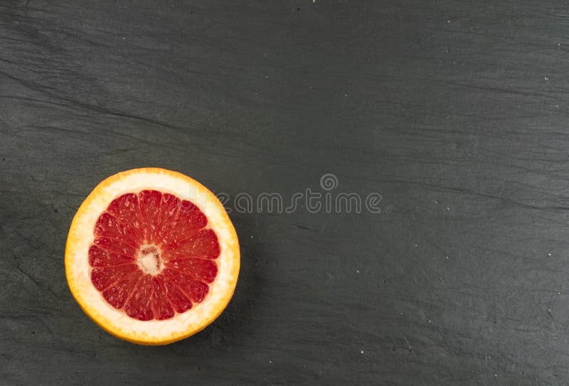 Toranja vermelha com casca alaranjada fotografia de stock