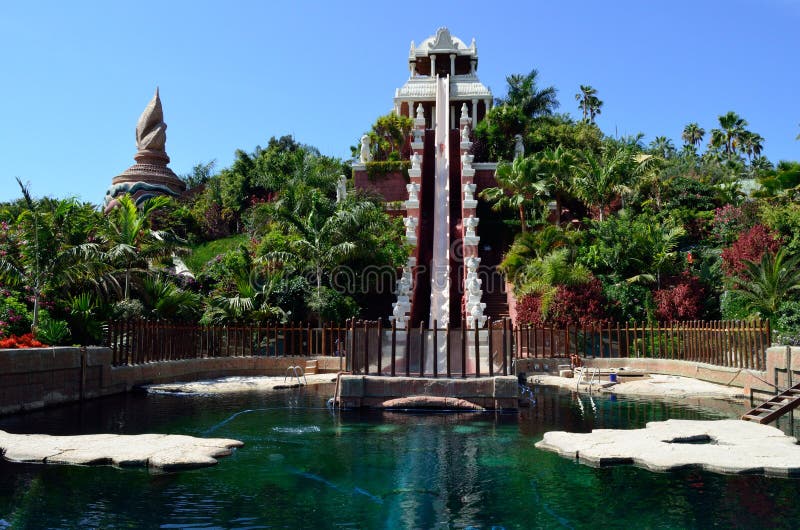 Toren van de aantrekkelijkheid van het Machtswater in Siam Park-Tenerife stock afbeelding Toren van de aantrekkelijkheid van het Machtswater in Siam Park-Tenerife stock afbeelding