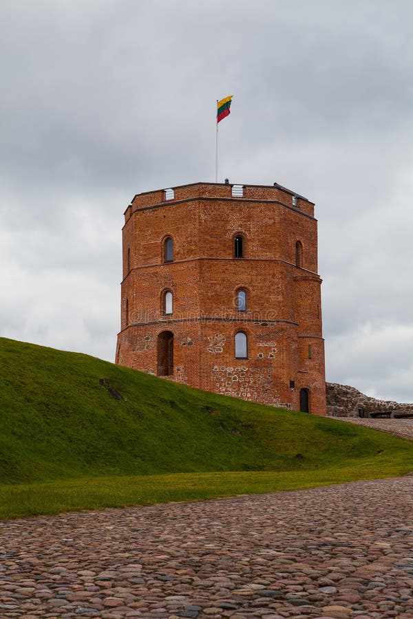 Toren van Gediminas Gedimino in Vilnius, Litouwen Historisch Symbool van de Stad van Vilnius en van Litouwen zelf stock afbeeldingen Toren van Gediminas Gedimino in Vilnius, Litouwen Historisch Symbool van de Stad van Vilnius en van Litouwen zelf stock afbeeldingen