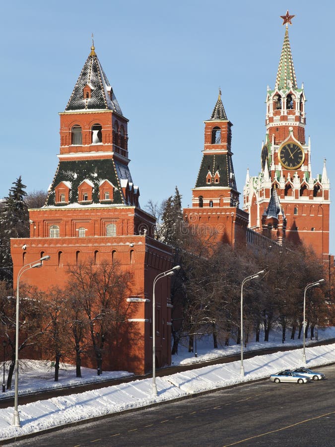 Torens van de muur van het Kremlin, Moskou, Rusland royalty-vrije stock afbeelding Torens van de muur van het Kremlin, Moskou, Rusland royalty-vrije stock afbeelding