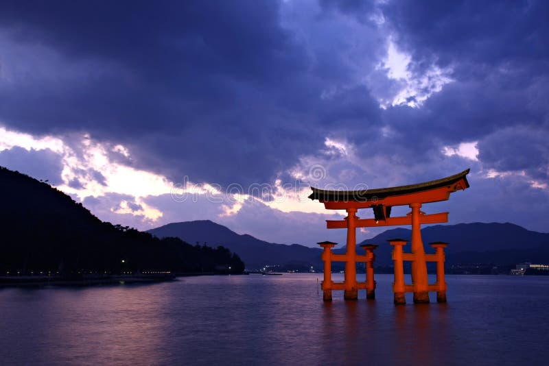 torii du Japon miyajima de porte photo libre de droits torii du Japon miyajima de porte photo libre de droits