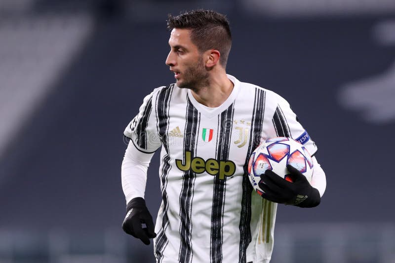 torino-italy-nd-december-rodrigo-bentancur-juventus-fc-uefa-champions-league-group-g-match-juventus-fc-203876326.jpg