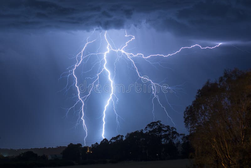 Tormenta del aligeramiento en Australia foto de archivo libre de regalías Tormenta del aligeramiento en Australia foto de archivo libre de regalías