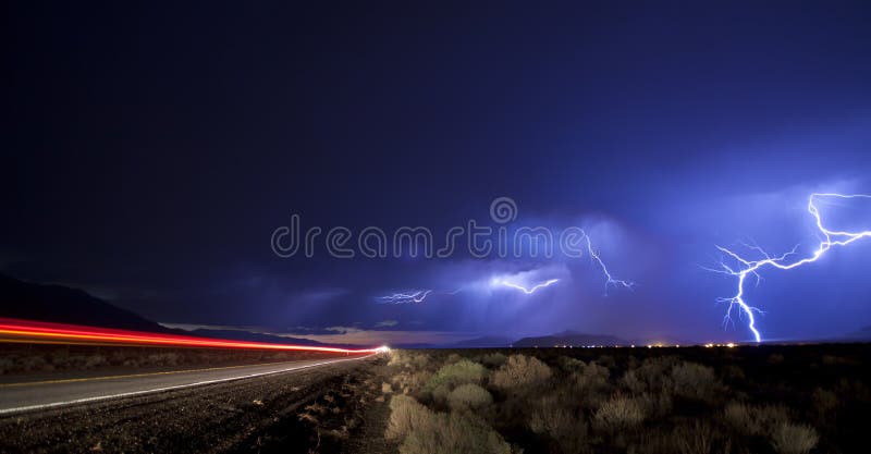 Tormenta eléctrica que viaja foto de archivo Tormenta eléctrica que viaja foto de archivo