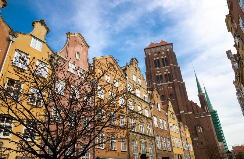 Torn av kyrkadomkyrkan för St Marys med tornspiran, Gdansk, Polen fotografering för bildbyråer Torn av kyrkadomkyrkan för St Marys med tornspiran, Gdansk, Polen fotografering för bildbyråer