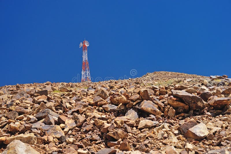 Torn av telekommunikationer på berget, leh, ladakh arkivfoto Torn av telekommunikationer på berget, leh, ladakh arkivfoto