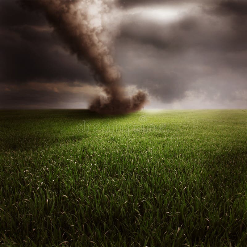 Tornado auf dem grünen Gebiet Tornado auf dem grünen Gebiet