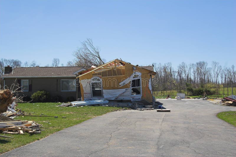 Tornado damage ky 1p