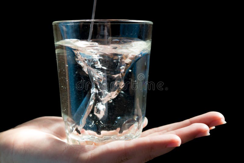 Storm In Glas Water Tornado Zwaait Storm in Een Glas Water Op Een Mooie Meisjeshand Dicht