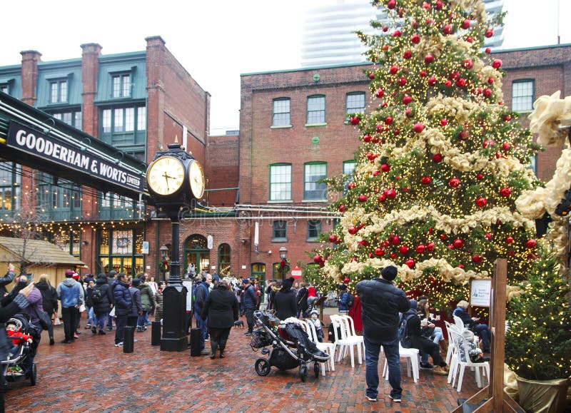 TORONTO, CANADA - NOVEMBER 18, 2017: People visit Christmas market in Distillery Historic District, one of the Toronto`s favourite royalty free stock photography TORONTO, CANADA - NOVEMBER 18, 2017: People visit Christmas market in Distillery Historic District, one of the Toronto`s favourite royalty free stock photography