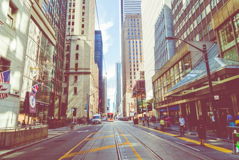 TORONTO, CANADÁ - 17 DE SETEMBRO DE 2018: Busi do ` s do atToronto das horas de ponta foto de stock TORONTO, CANADÁ - 17 DE SETEMBRO DE 2018: Busi do ` s do atToronto das horas de ponta foto de stock