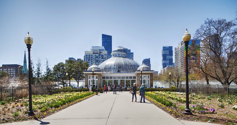 TORONTO KANADA - 5 MAJ 2019: Tr?dg?rdar och g?mma i handflatan huset p? Allan Gardens, Toronto, Kanada royaltyfri foto TORONTO KANADA - 5 MAJ 2019: Tr?dg?rdar och g?mma i handflatan huset p? Allan Gardens, Toronto, Kanada royaltyfri foto
