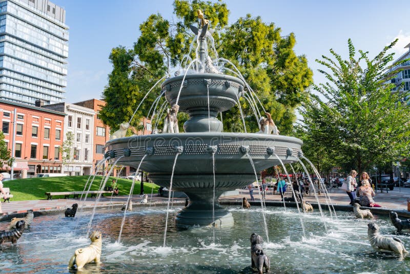 Dog fountain of Berczy Park