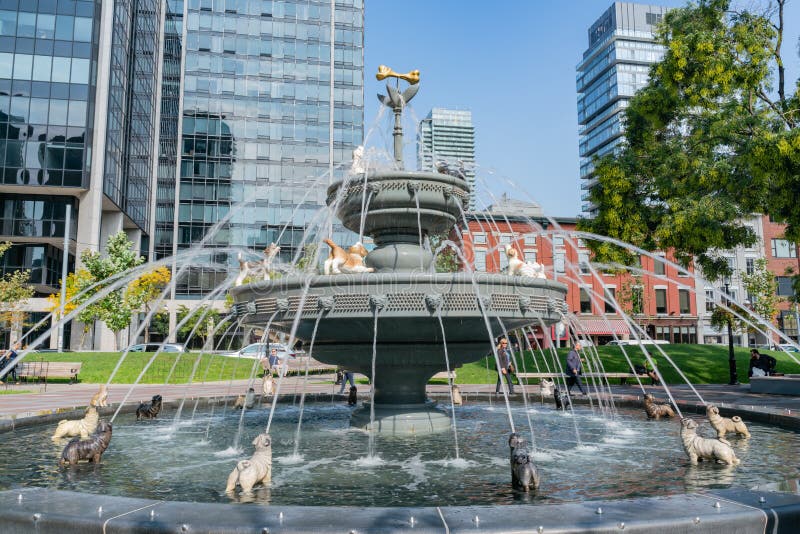 Dog fountain of Berczy Park