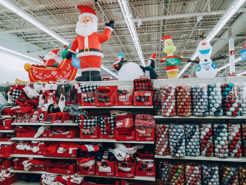 Miami Floridausa 12022019 : Walmart Decorado Para O Natal. Mercadorias Para  Decoração De Ano Novo. Linhas Com Produtos Fotografia Editorial - Imagem de  decorado, alimento: 193169757