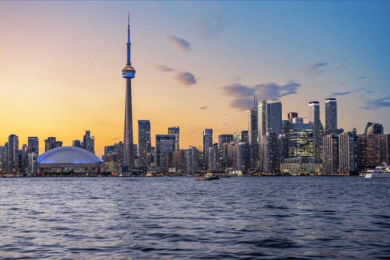 Toronto Skyline Op Sunset, Ontario, Canada Redactionele Foto - Image of ...