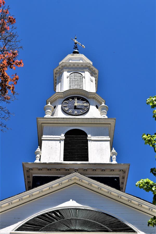 Torre da igreja, situada na cidade de Peterborough, Hillsborough County, New Hampshire, Estados Unidos fotos de stock Torre da igreja, situada na cidade de Peterborough, Hillsborough County, New Hampshire, Estados Unidos fotos de stock