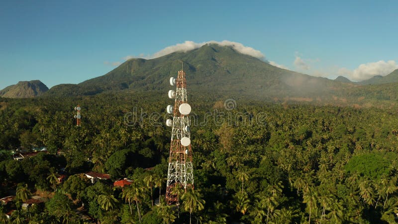 Torre da telecomunica??o, antena de uma comunica??o em ?sia fotos de stock Torre da telecomunica??o, antena de uma comunica??o em ?sia fotos de stock