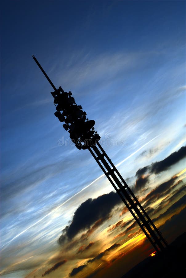 Torre da telecomunicação imagem de stock royalty free Torre da telecomunicação imagem de stock royalty free