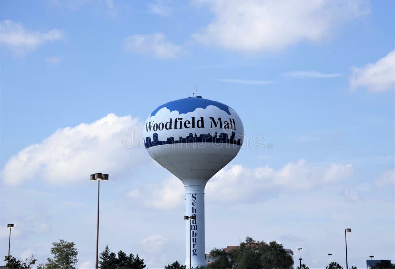 Torre de agua de la alameda de Woodfield, Schaumburg, IL fotografía de archivo libre de regalías Torre de agua de la alameda de Woodfield, Schaumburg, IL fotografía de archivo libre de regalías