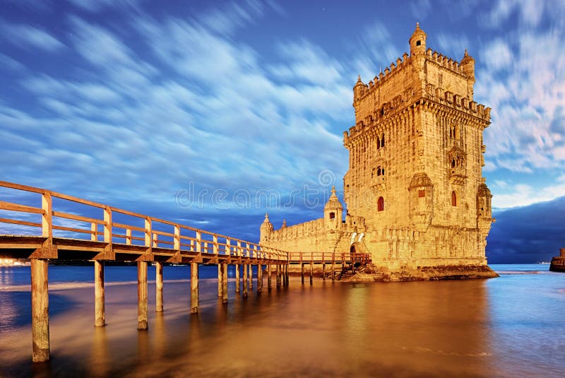 Torre de Belém, Lisboa - Portugal na noite fotos de stock royalty free Torre de Belém, Lisboa - Portugal na noite fotos de stock royalty free