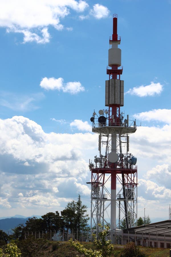 Torre De Comunicación En Francia Imagen de archivo Imagen de alto