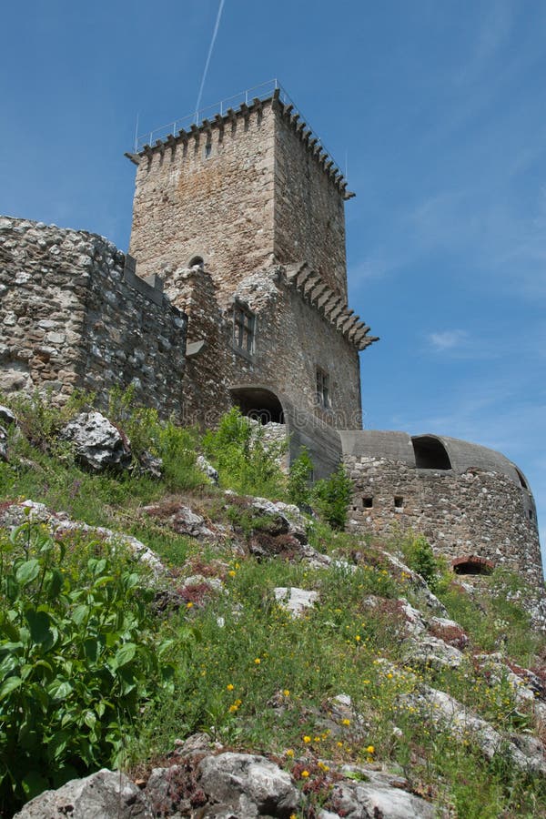 Vista De Las Ruinas De La Fortaleza En El Pueblo Medieval De Figueira