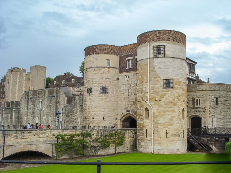 A torre de Londres histórica no Reino Unido fotografia de stock