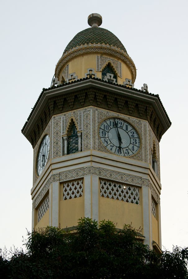 Torre de pulso de disparo do Moorish em Equador imagens de stock Torre de pulso de disparo do Moorish em Equador imagens de stock