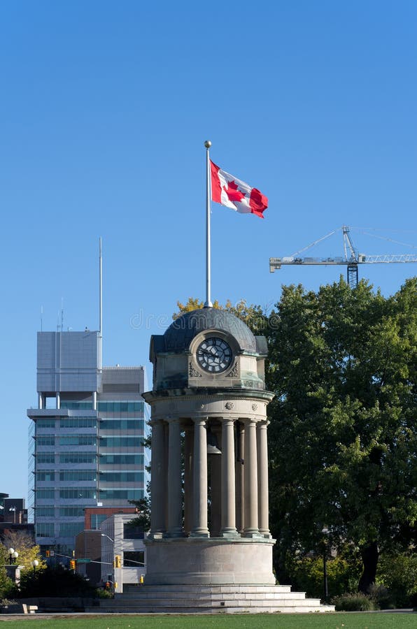 Torre de pulso de disparo em Kitchener, Canadá imagem de stock royalty free Torre de pulso de disparo em Kitchener, Canadá imagem de stock royalty free