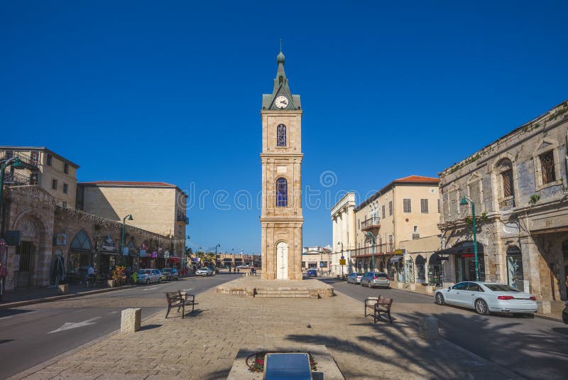 Torre de pulso de disparo de Jaffa na rua de Yefet perto de Tel Aviv imagens de stock royalty free Torre de pulso de disparo de Jaffa na rua de Yefet perto de Tel Aviv imagens de stock royalty free