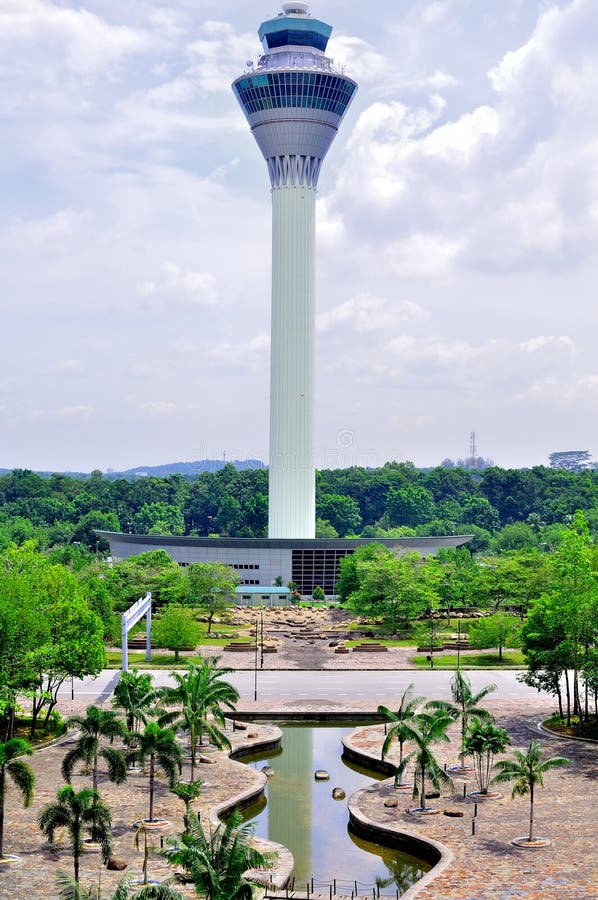 Torre del aeropuerto internacional de Kuala Lumpur imagenes de archivo Torre del aeropuerto internacional de Kuala Lumpur imagenes de archivo