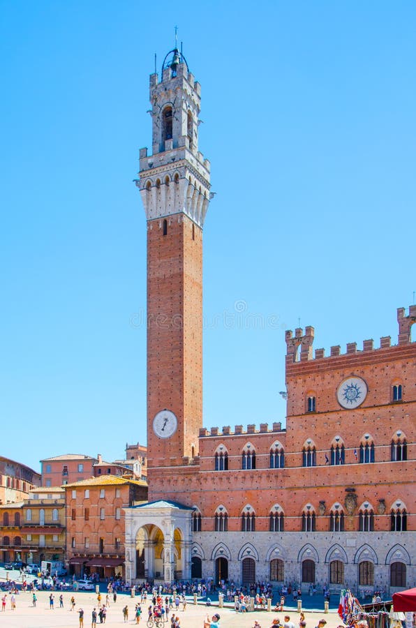 Torre del Mangia in historisch centrum van Siena, Toscanië, Italië, Europa royalty-vrije stock afbeeldingen Torre del Mangia in historisch centrum van Siena, Toscanië, Italië, Europa royalty-vrije stock afbeeldingen