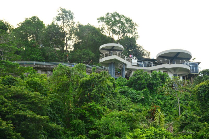 Torre del observatorio de la colina de la señal en Kota Kinabalu, Malasia fotografía de archivo Torre del observatorio de la colina de la señal en Kota Kinabalu, Malasia fotografía de archivo