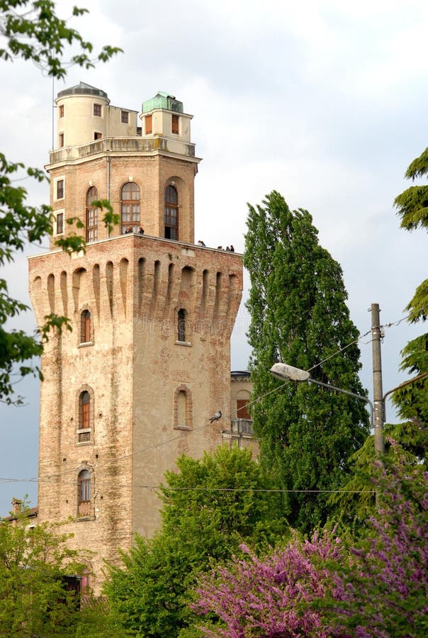 Torre del observatorio o el diablo en Padua en Véneto (Italia) fotos de archivo libres de regalías Torre del observatorio o el diablo en Padua en Véneto (Italia) fotos de archivo libres de regalías