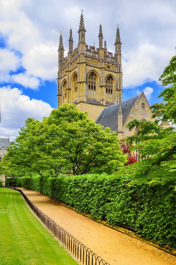 Torre della cappella dell'istituto universitario di Merton Università di Oxford, Oxford, Engla fotografia stock libera da diritti Torre della cappella dell'istituto universitario di Merton Università di Oxford, Oxford, Engla fotografia stock libera da diritti