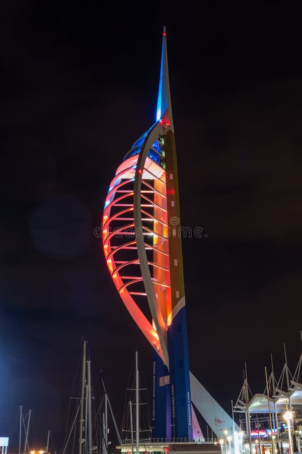 Torre dello spinnaker di notte immagini stock libere da diritti Torre dello spinnaker di notte immagini stock libere da diritti