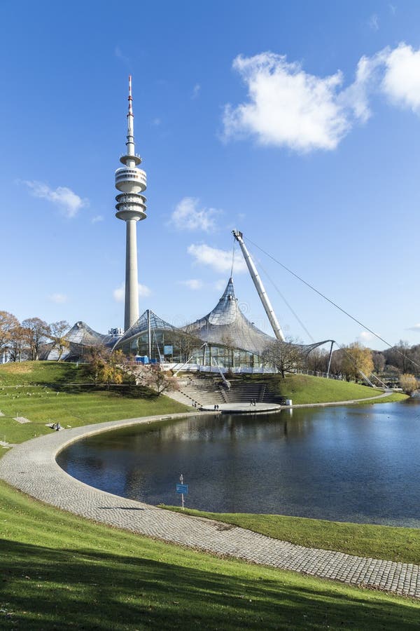 Torre do estádio do Olympiapark em Munich fotos de stock Torre do estádio do Olympiapark em Munich fotos de stock