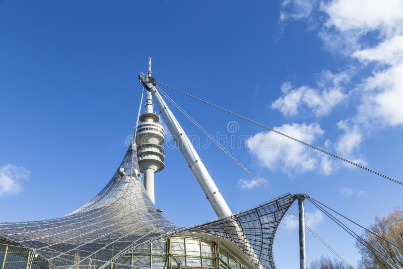 Torre do estádio do Olympiapark em Munich foto de stock royalty free Torre do estádio do Olympiapark em Munich foto de stock royalty free