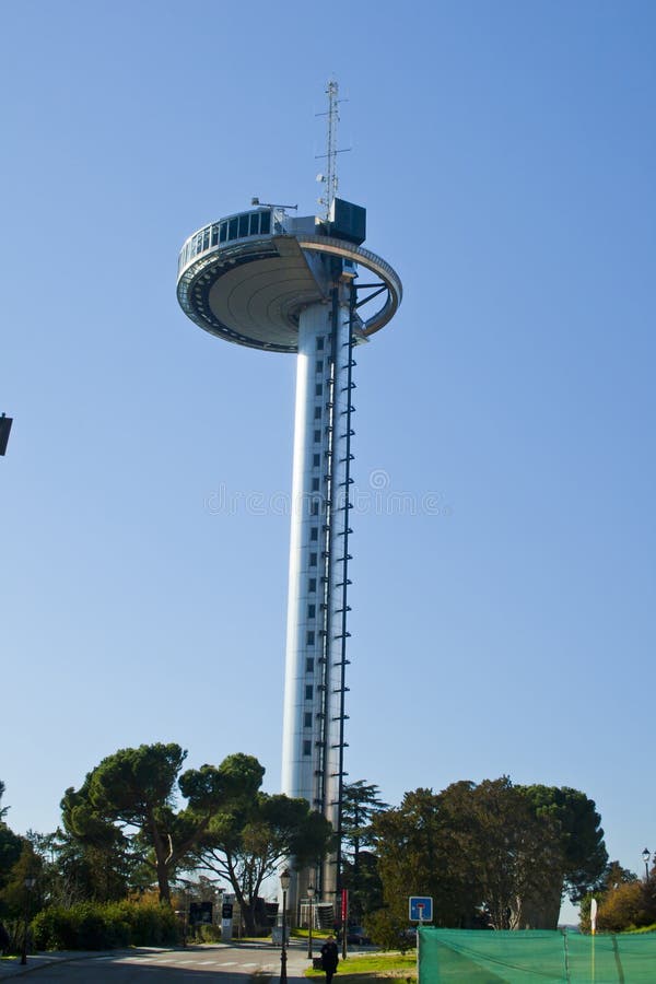 Torre do farol de Moncloa no Madri foto de stock Torre do farol de Moncloa no Madri foto de stock