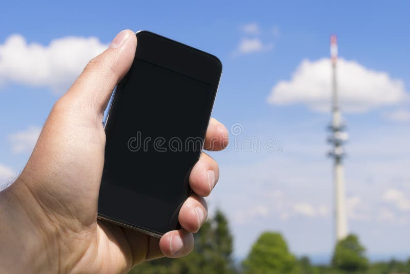 Torre do telefone celular e da transmissão foto de stock royalty free Torre do telefone celular e da transmissão foto de stock royalty free