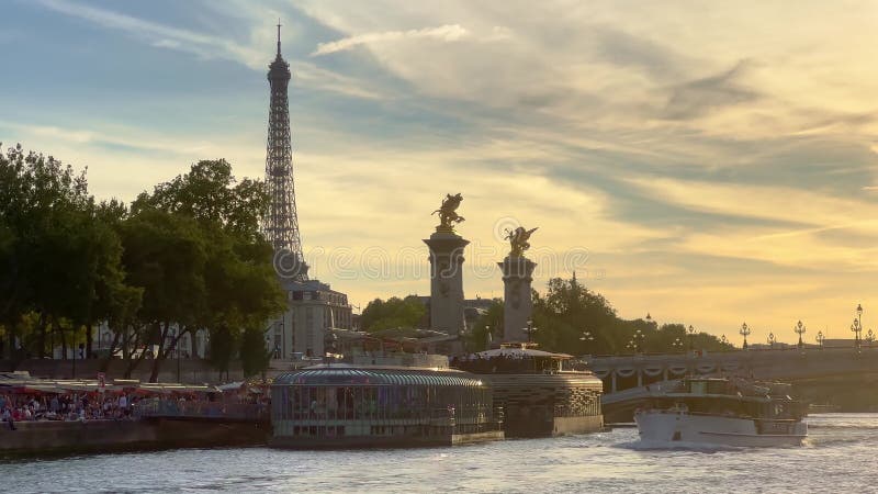 Torre eiffel en parís vista desde la ciudad de parís seine seine de setiembre 05 2023