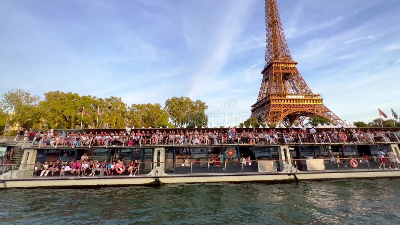 Torre eiffel en parís vista desde la ciudad de parís seine seine de setiembre 05 2023