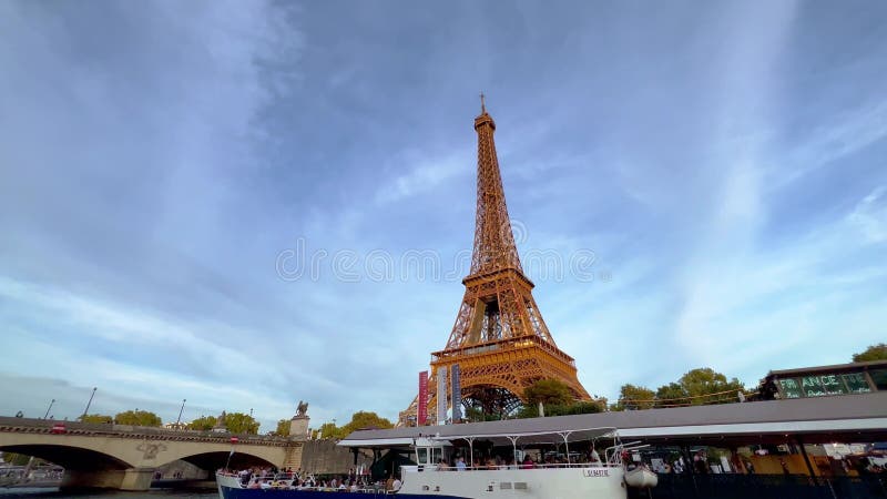 Torre eiffel en parís vista desde la ciudad de parís seine seine de setiembre 05 2023