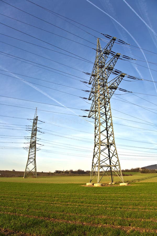 Torre eléctrica con el cielo foto de archivo libre de regalías Torre eléctrica con el cielo foto de archivo libre de regalías